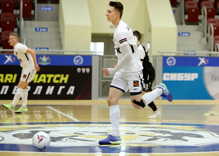 «Синара» непобедима в Тюмени