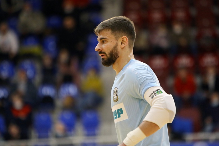 Вратарь МФК «Тюмень» Лео Гужиэл