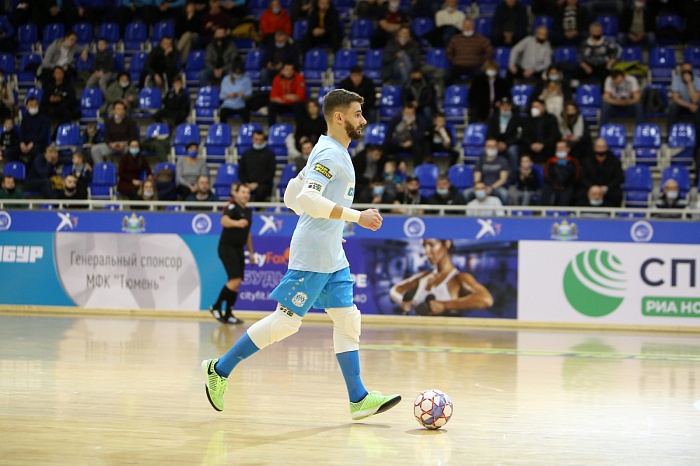 Вратарь МФК «Тюмень» Лео Гужиэл