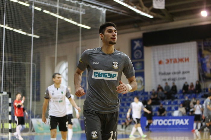 Нападающий МФК «Тюмень» Камиль Герейханов