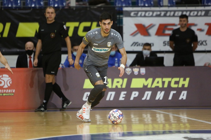 Нападающий МФК «Тюмень» Камиль Герейханов