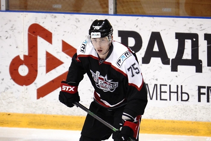 Нападающий хоккейного клуба «Рубин» Илья Берестенников: «Не засчитали шайбу - играем дальше!»