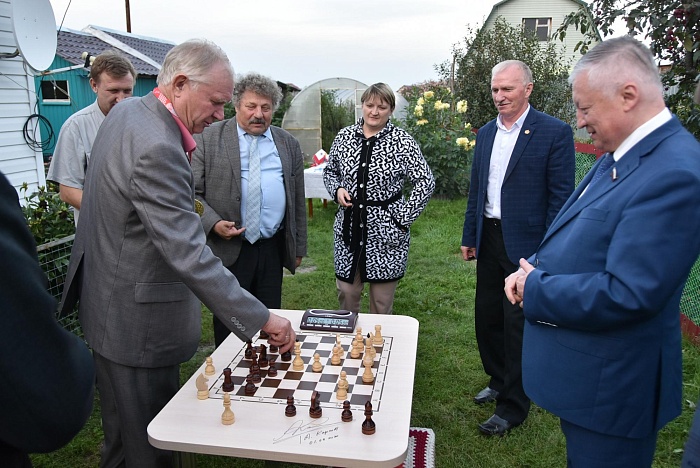 Ярковского юбиляра поздравил чемпион мира!