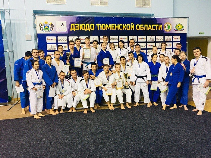 Студенты облачились в кимоно