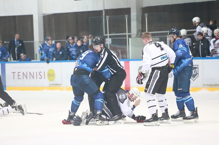 Игроков «Рязани» наказали за драку…