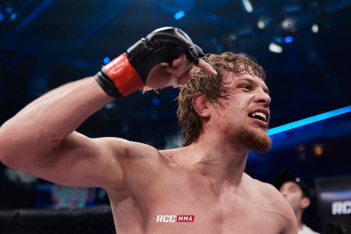 Победитель лиги RCC по смешанным единоборствам Александр Васильев: «Впервые за два года отпраздную Новый год с семьей»