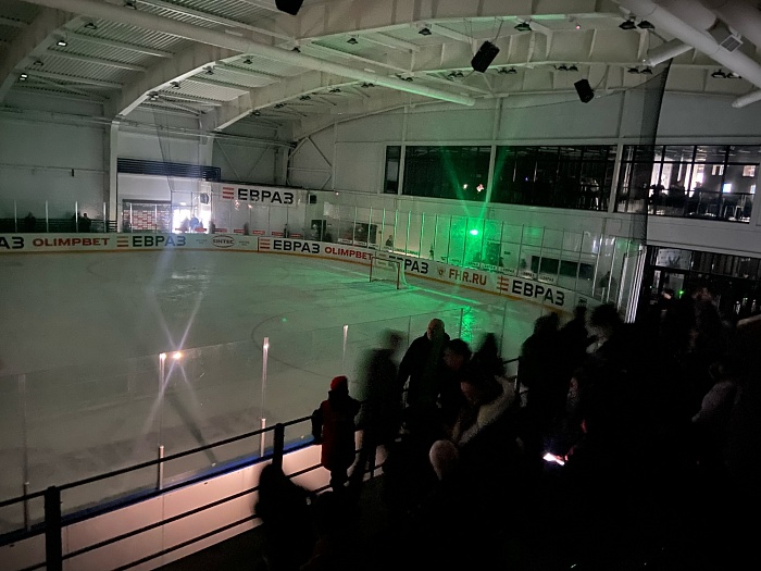 Ураганный ветер прервал матч чемпионата ВХЛ в Новокузнецке