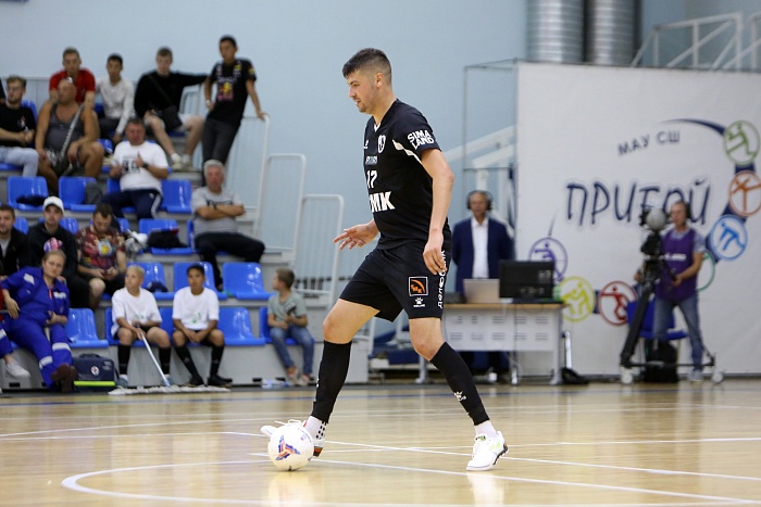 Игрок мини-футбольного клуба «Синара» Максим Герасимов: «Идея использовать мяч с краской на гендер-пати принадлежала супруге»