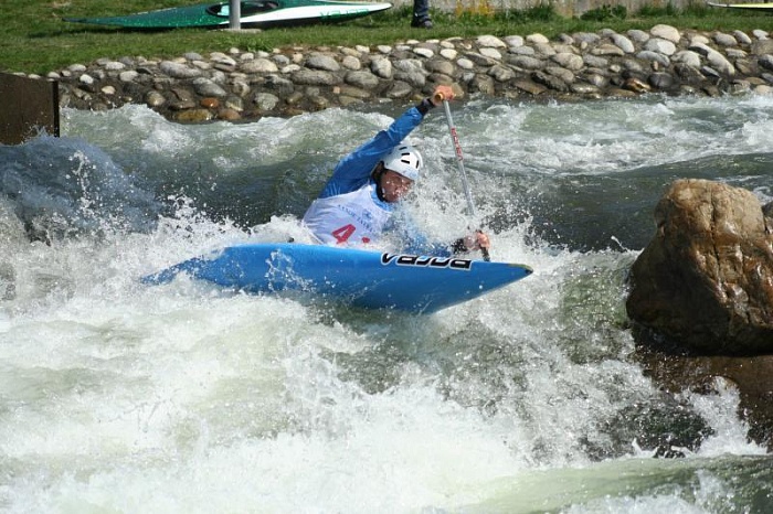 Гребли на байдарках и каноэ в бассейне