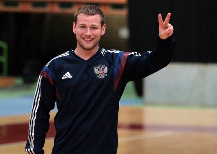 Николай Переверзев: «Пока держусь: Артёма Антошкина не поздравляю ни с голами, ни с удачной игрой»