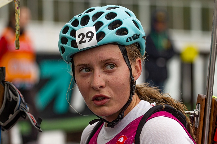 Участница летнего чемпионата России по биатлону Анна Грухвина: «Тяжесть винтовки ещё непривычна, но это – рабочий момент, Наташка Шевченко меня предупреждала»