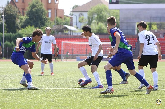 Футбольная команда «Тюмень-2007» победила «Новосибирск» в ЮФЛ Сибирь благодаря шедевральному голу с 35 метров