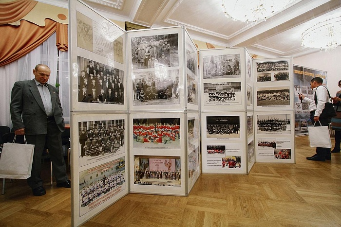 Тюменскому хоккею исполняется 60 лет!