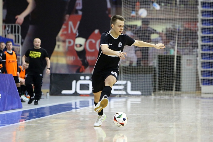Хет-трик Евгения Осинцева помог дублёрам «Тюмени» добиться разгромной победы