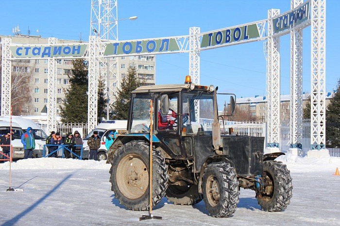 В Тобольске дамы водят трактор!