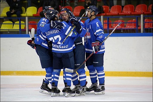 Поражения от «Рубина» толкают команды вперед