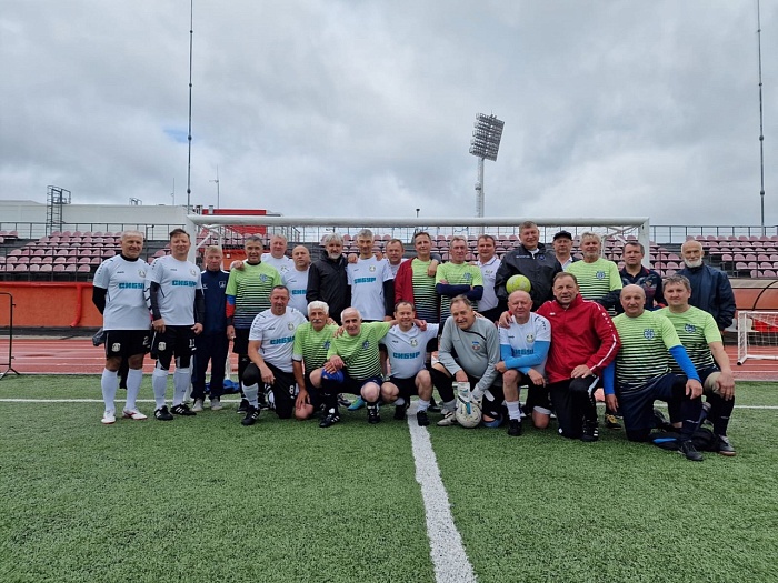 Опытные тюменские футболисты сыграли в двух турнирах