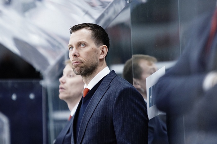 Главный тренер хоккейного клуба «Рубин» Денис Ячменёв: «Уверен, внутренняя установка завершить серию при своих болельщиках была у всех ребят»