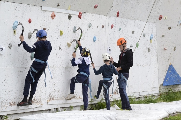 Во дворце творчества и спорта «Пионер» можно бесплатно заниматься ледолазанием, скалолазанием и туризмом