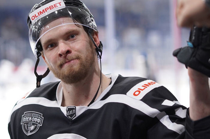 Форвард хоккейного клуба «Рубин» Владислав Лукин: «Шайба сошла у меня с клюшки, но гол не пахнет»