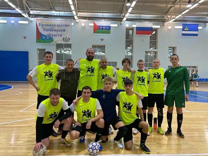 Опытные игроки Дмитрий Зарва и Сергей Кошелев спасли «Сибинтел-Рубин» от поражения в чемпионате Тюмени по мини-футболу