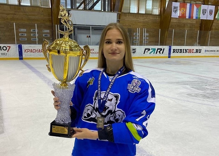 Нападающая хоккейного клуба СКСО Виктория Буторина: «В команде университета девушек всего две: я и моя великолепная подруга Алёна Одинцова»