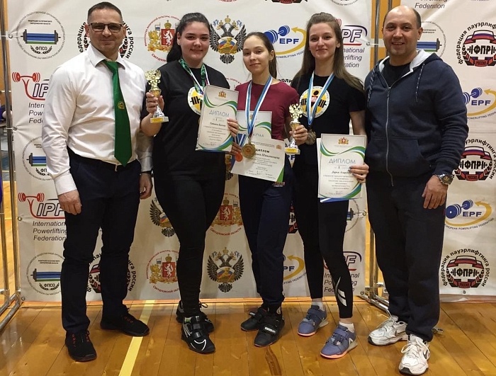 Пять тюменских спортсменок примут участие в первенстве России по жиму лёжа в Екатеринбурге