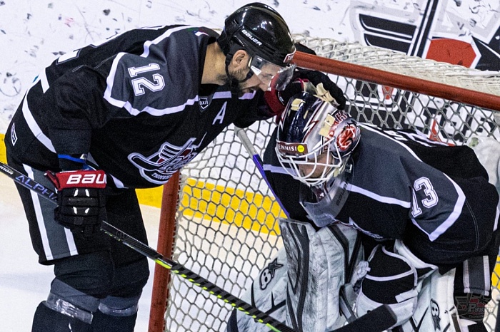 Защитник тюменского хоккейного клуба «Рубин» Дмитрий Лютов: «Надо чаще бросать и больше забивать»