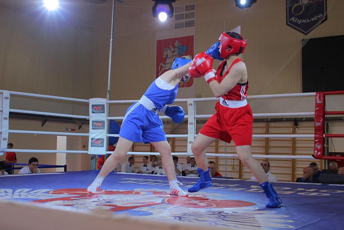 Юниорки бьются на подмосковном ринге