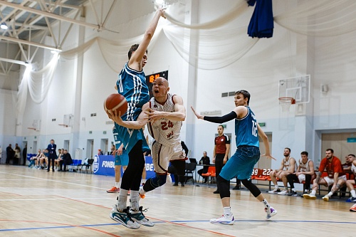 Баскетболисты тобольского «Нефтехимика» нанесли поражение клубу из Майкопа