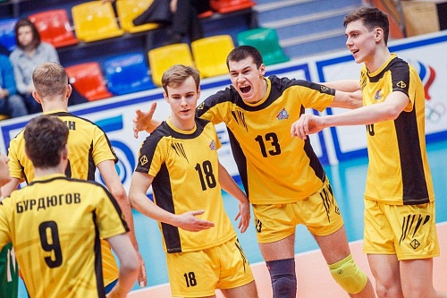 Новгородов затащил «Университет» на первое место