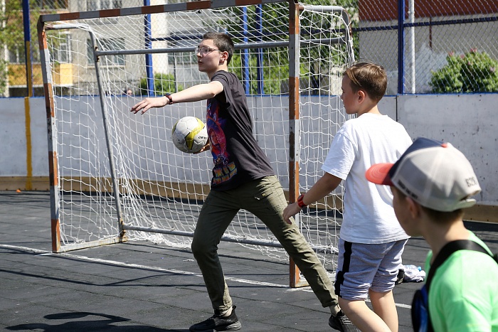 Тренировка с защитником мини-футбольного клуба «Тюмень» Андреем Соколовым в сквере «Семейный»