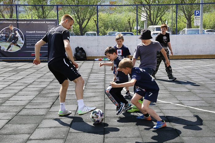 Тренировка с защитником мини-футбольного клуба «Тюмень» Андреем Соколовым в сквере «Семейный»