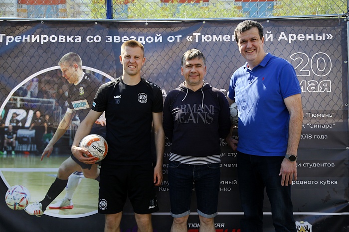 Тренировка с защитником мини-футбольного клуба «Тюмень» Андреем Соколовым в сквере «Семейный»