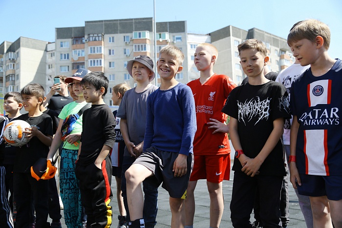 Тренировка с защитником мини-футбольного клуба «Тюмень» Андреем Соколовым в сквере «Семейный»