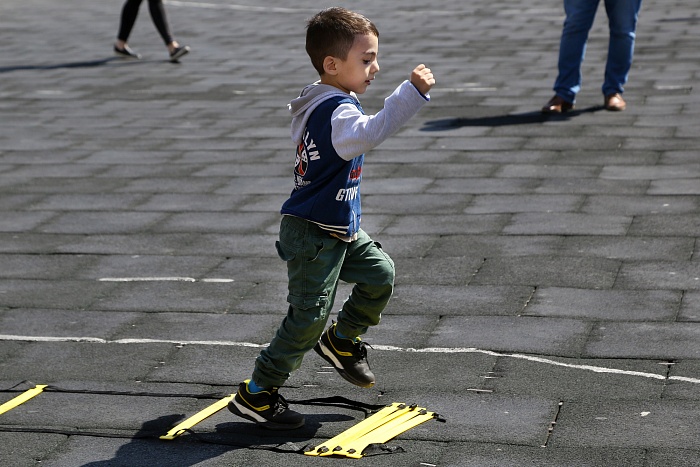 Тренировка с защитником мини-футбольного клуба «Тюмень» Андреем Соколовым в сквере «Семейный»