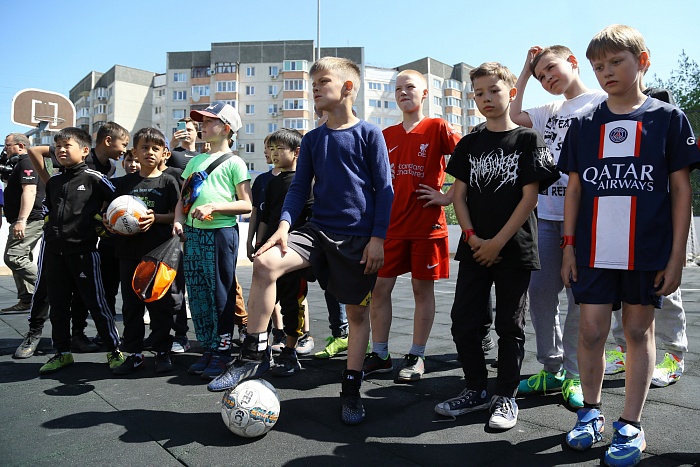 Тренировка с защитником мини-футбольного клуба «Тюмень» Андреем Соколовым в сквере «Семейный»