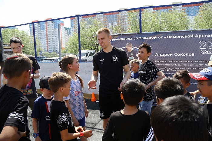 Тренировка с защитником мини-футбольного клуба «Тюмень» Андреем Соколовым в сквере «Семейный»