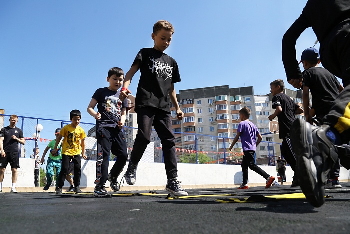 Тренировка с защитником мини-футбольного клуба «Тюмень» Андреем Соколовым в сквере «Семейный»