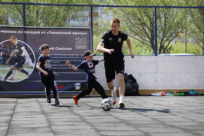 Тренировка с защитником мини-футбольного клуба «Тюмень» Андреем Соколовым в сквере «Семейный»