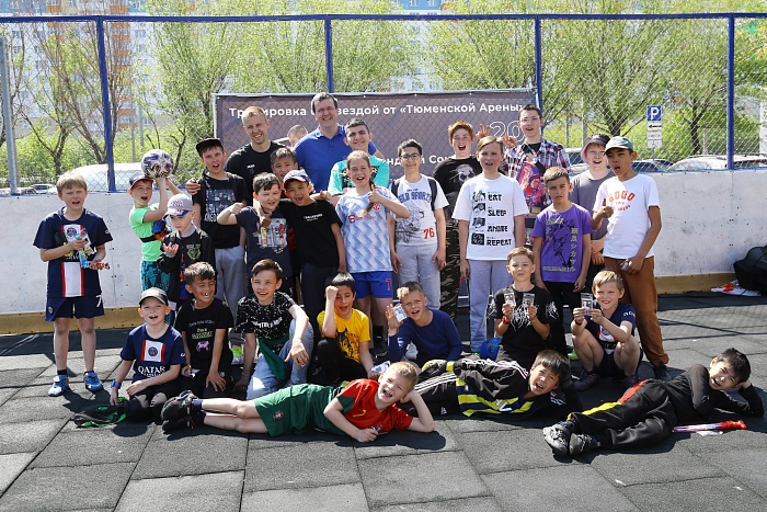 Тренировка с защитником мини-футбольного клуба «Тюмень» Андреем Соколовым в сквере «Семейный»