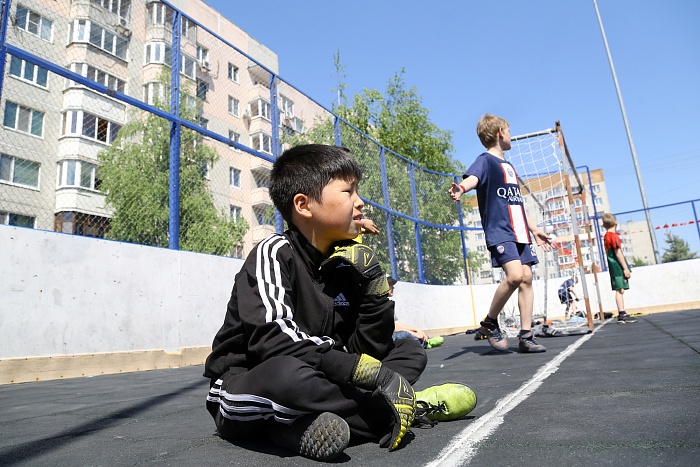 Тренировка с защитником мини-футбольного клуба «Тюмень» Андреем Соколовым в сквере «Семейный»