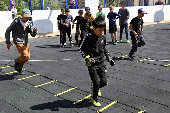Тренировка с защитником мини-футбольного клуба «Тюмень» Андреем Соколовым в сквере «Семейный»