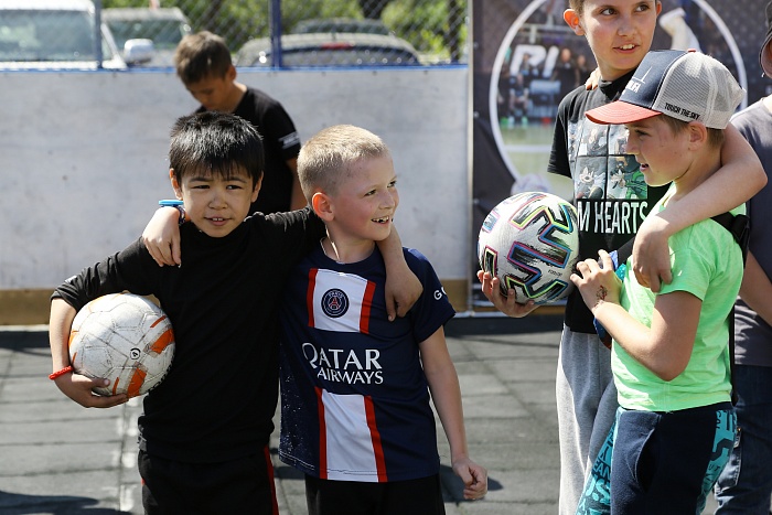 Тренировка с защитником мини-футбольного клуба «Тюмень» Андреем Соколовым в сквере «Семейный»