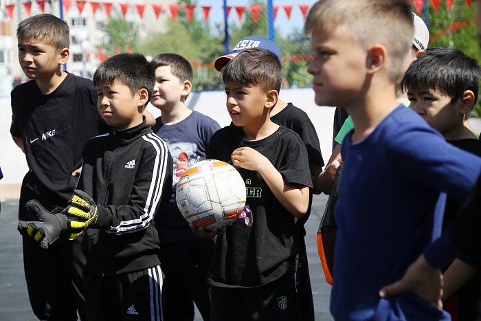 Тренировка с защитником мини-футбольного клуба «Тюмень» Андреем Соколовым в сквере «Семейный»