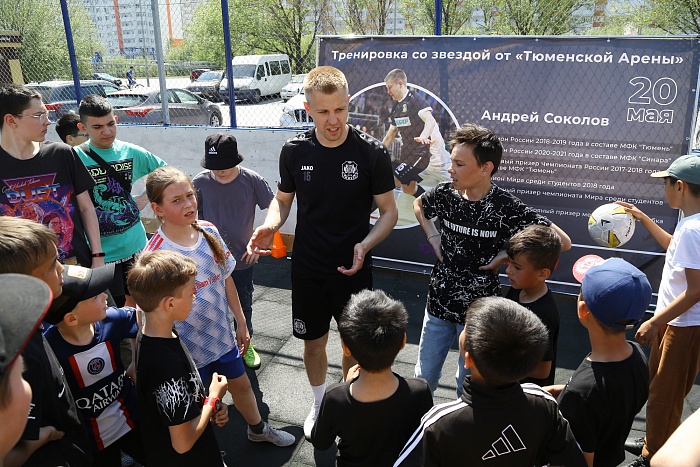 Тренировка с защитником мини-футбольного клуба «Тюмень» Андреем Соколовым в сквере «Семейный»