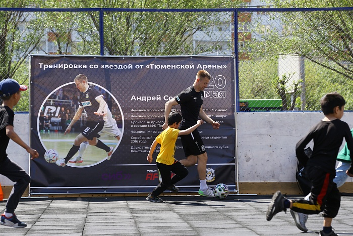 Тренировка с защитником мини-футбольного клуба «Тюмень» Андреем Соколовым в сквере «Семейный»