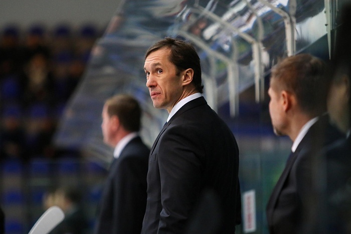 Команда Карлина осталась без тренера