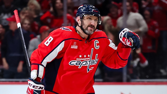 Александр Овечкин догнал Уэйна Гретцки по заброшенным шайбам в регулярных сезонах НХЛ (ВИДЕО)