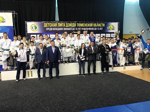 В Детской лиге команды в финале боролись «стенка на стенку»